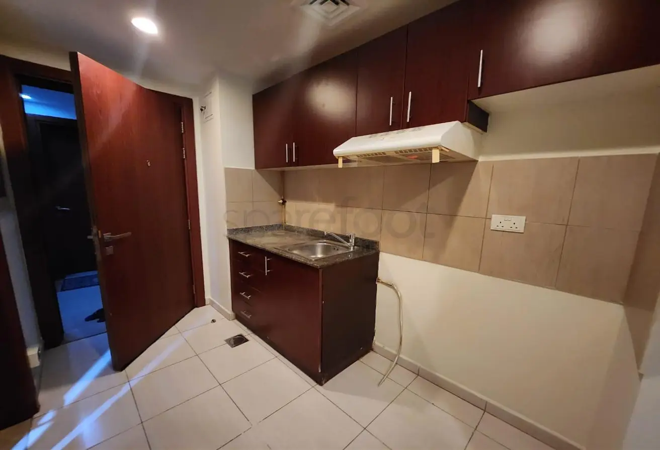 Spacious studio with balcony and community view, photo 5