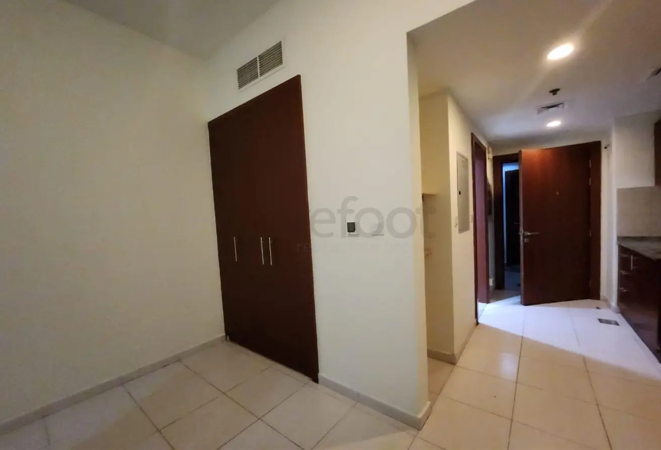 Spacious studio with balcony and community view, photo 7