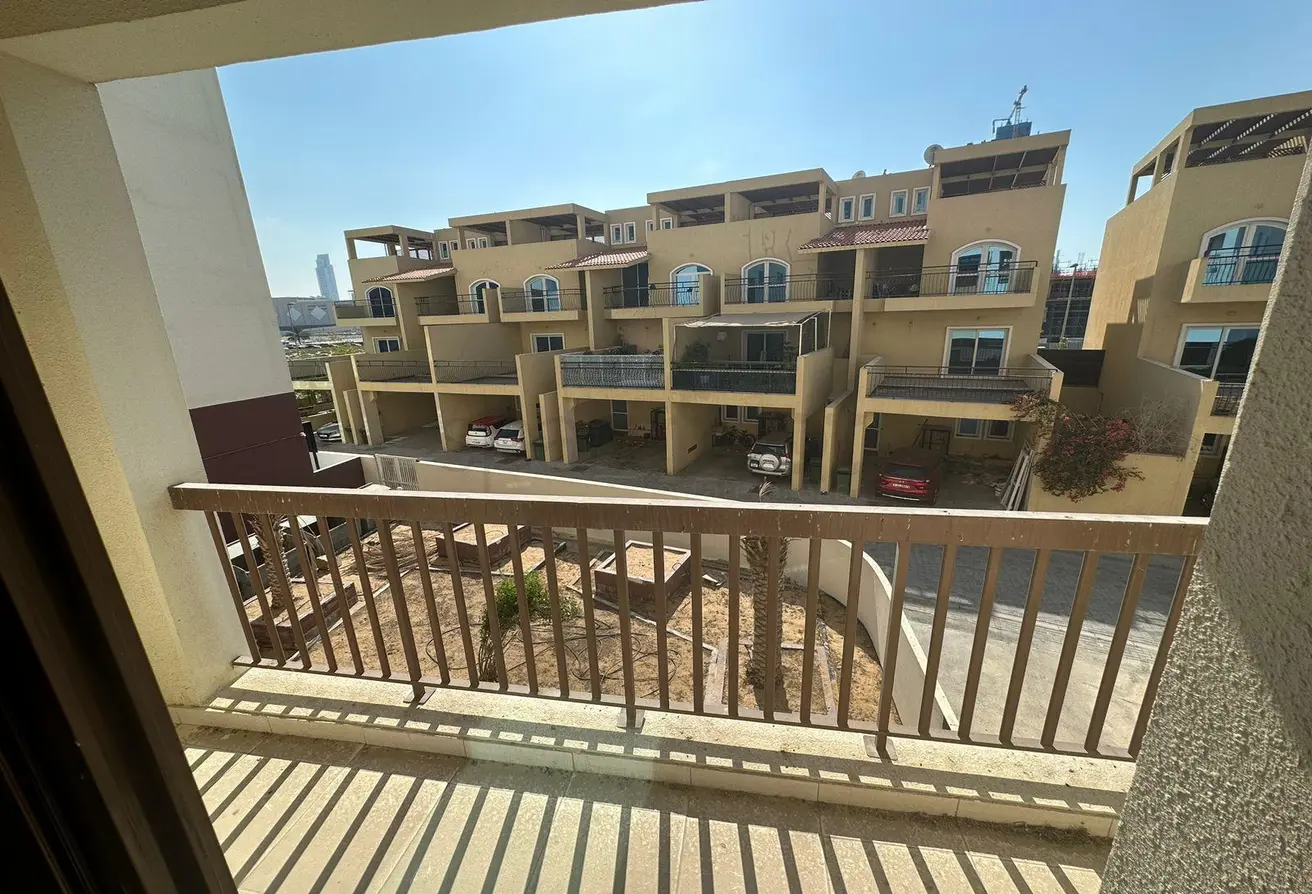 Spacious studio with balcony and community view, photo 10